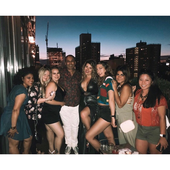 Meet Your Posher, Marina - Picture 1 of 8